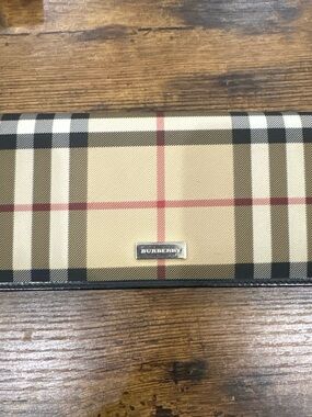 Burberry Black Leather Bifold Wallet with Embossed Logo